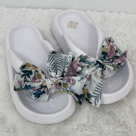 Shoes - Floral Bow White Slide Sandals WOMENS SIZE 36/37